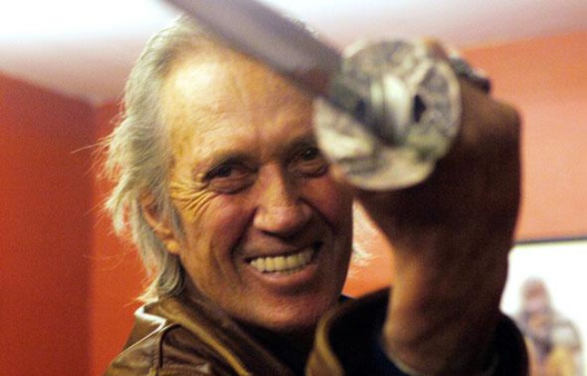 David Carradine en promotion à Londres, avril 2005. David Carradine en promotion à Londres, avril 2005.