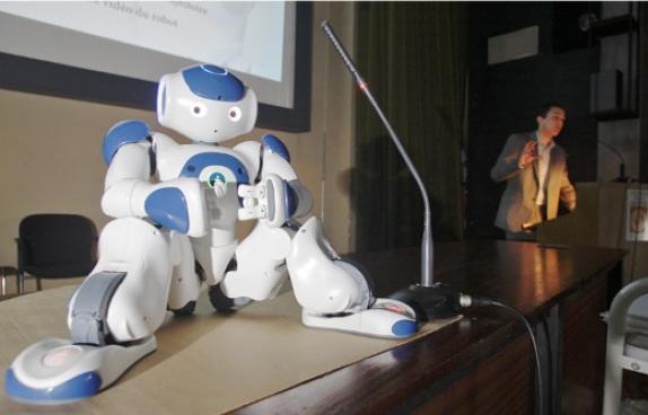 Ce robot est programmé pour jouer les anges gardiens auprès des seniors. Ce robot est programmé pour jouer les anges gardiens auprès des seniors.