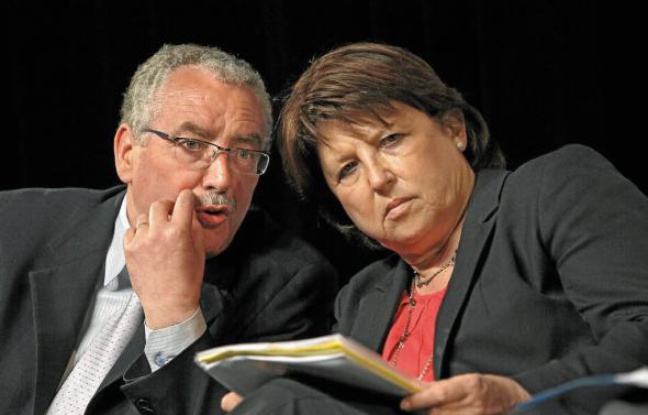 Vendredi dernier, Martine Aubry a réitéré son soutien à l'écologiste Slimane Tir (à g.) lors d'un meeting à Roubaix. Vendredi dernier, Martine Aubry a réitéré son soutien à l'écologiste Slimane Tir (à g.) lors d'un meeting à Roubaix.