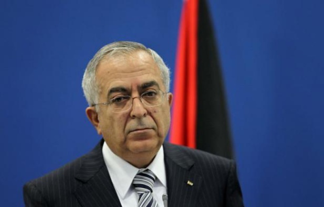 Le Premier ministre palestinien Salam Fayyad a tenté mardi d'obtenir un répit face à la grogne sociale qui agite la Cisjordanie depuis une semaine en promettant une baisse du prix de l'essence et de la TVA, jugée insuffisante par les syndicats. Le Premier ministre palestinien Salam Fayyad a tenté mardi d'obtenir un répit face à la grogne sociale qui agite la Cisjordanie depuis une semaine en promettant une baisse du prix de l'essence et de la TVA, jugée insuffisante par les syndicats.