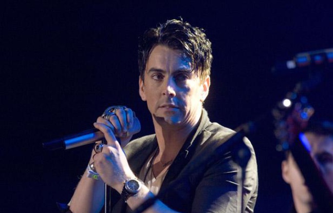 Ian Watkins des Lostprophets lors d'un concert au Millennium Stadium de Cardiff au Pays de Galles en septembre 2010. Ian Watkins des Lostprophets lors d'un concert au Millennium Stadium de Cardiff au Pays de Galles en septembre 2010.