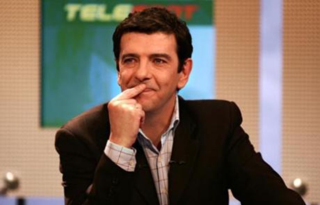 Thierry Gilardi, le 9 janvier 2004, sur le plateau de Téléfoot. Thierry Gilardi, le 9 janvier 2004, sur le plateau de Téléfoot.