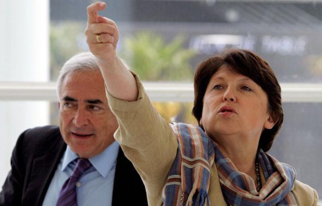 Dominique Strauss-Kahn et Martine Aubry le 6 mai 2006 à Bordeaux. Dominique Strauss-Kahn et Martine Aubry le 6 mai 2006 à Bordeaux.