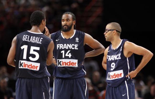 Les joueurs de l'équipe de France de basket, Mickaël Gelabale, Rony Turiaf et Tony Parker (de gauche à droite), lors d'un match de préparation le 15 juillet 2012 à Paris contre l'Espagne. Les joueurs de l'équipe de France de basket, Mickaël Gelabale, Rony Turiaf et Tony Parker (de gauche à droite), lors d'un match de préparation le 15 juillet 2012 à Paris contre l'Espagne.