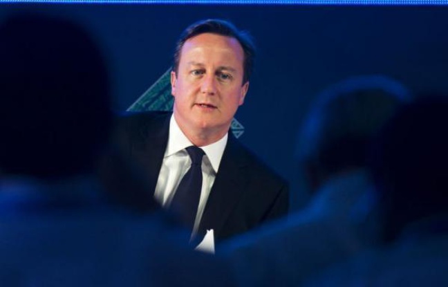 Le Premier ministre britannique David Cameron s'est dit prêt lundi à accueillir les entreprises qui fuieraient l'impôt en France, après avoir critiqué le projet du président français François Hollande de relever l'imposition des contribuables les plus riches. Le Premier ministre britannique David Cameron s'est dit prêt lundi à accueillir les entreprises qui fuieraient l'impôt en France, après avoir critiqué le projet du président français François Hollande de relever l'imposition des contribuables les plus riches.