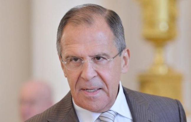 Le ministre russe des Affaires étrangères, Sergueï Lavrov, a confirmé jeudi que Moscou avait été sollicité pour offrir l'asile politique au président syrien Bachar al-Assad, ce qu'il a estimé être une "plaisanterie". Le ministre russe des Affaires étrangères, Sergueï Lavrov, a confirmé jeudi que Moscou avait été sollicité pour offrir l'asile politique au président syrien Bachar al-Assad, ce qu'il a estimé être une "plaisanterie".