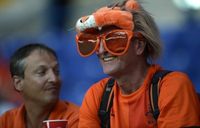 Le sélectionneur des Pays-Bas Bert van Marwijk aligne un onze de base plus offensif que lors des deux premiers matches de l'Euro-2012, en titularisant Rafael Van der Vaart et Klaas-Jan Huntelaar face au Portugal, dimanche pour la 3e journée du groupe B à Kharkiv. Le sélectionneur des Pays-Bas Bert van Marwijk aligne un onze de base plus offensif que lors des deux premiers matches de l'Euro-2012, en titularisant Rafael Van der Vaart et Klaas-Jan Huntelaar face au Portugal, dimanche pour la 3e journée du groupe B à Kharkiv.