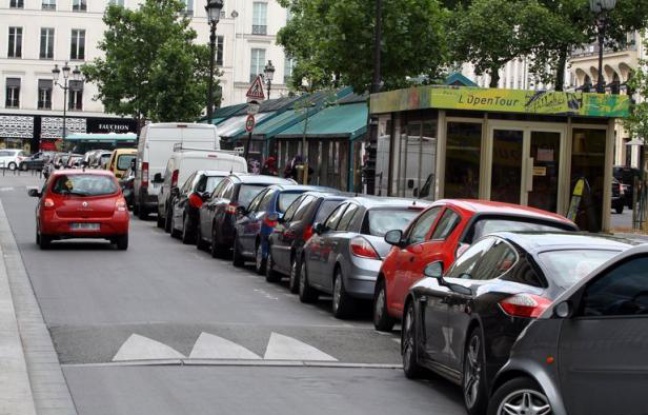 Du covoiturage à la location entre particuliers en passant par les voitures de fonction partagées, une multitude de solutions d'autopartage se développent en France. Mais ce modèle "vert" signifie au final moins de ventes d'automobiles, et non pas davantage comme l'espère le gouvernement. Du covoiturage à la location entre particuliers en passant par les voitures de fonction partagées, une multitude de solutions d'autopartage se développent en France. Mais ce modèle "vert" signifie au final moins de ventes d'automobiles, et non pas davantage comme l'espère le gouvernement.