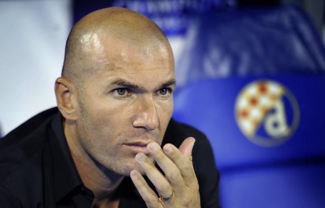 L'ancien capitaine de l'équipe de France Zinedine Zidane va passer ses diplômes d'entraîneur "cette année" et "se projette un petit peu plus" en envisageant d'occuper un jour le poste de sélectionneur des Bleus, dans une interview à L'Equipe dimanche. L'ancien capitaine de l'équipe de France Zinedine Zidane va passer ses diplômes d'entraîneur "cette année" et "se projette un petit peu plus" en envisageant d'occuper un jour le poste de sélectionneur des Bleus, dans une interview à L'Equipe dimanche.