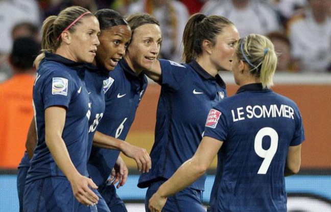 Les Bleues célèbrent un but de Marie-Laure Délie (n°18) lors du dernier Mondial, le 5 juillet 2011 à Mönchengladbach (Allemagne). Les Bleues célèbrent un but de Marie-Laure Délie (n°18) lors du dernier Mondial, le 5 juillet 2011 à Mönchengladbach (Allemagne).