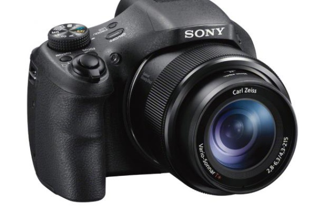 Avec son zoom 50x parfaitement stabilisé, le HX300 cible les photographes que la technique rebute. Avec son zoom 50x parfaitement stabilisé, le HX300 cible les photographes que la technique rebute.