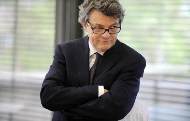 Jean-Louis Borloo en déplacement à Cholet, le 23 juin 2011. Jean-Louis Borloo en déplacement à Cholet, le 23 juin 2011.