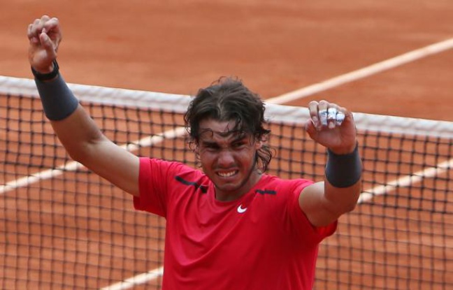 Le joueur espagnol, Rafael Nadal, lors de sa victoire à Roland-Garros, le 11 juin 2012. Le joueur espagnol, Rafael Nadal, lors de sa victoire à Roland-Garros, le 11 juin 2012.