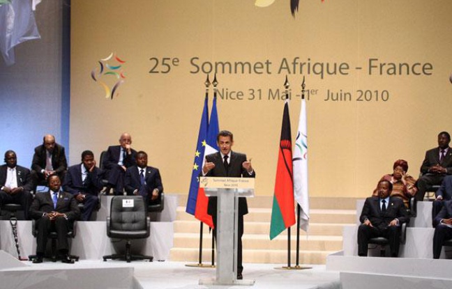 Le président de la République Nicolas Sarkozy à la tribune durant la clôture du 25e sommet Afrique-France, à Nice, le 1er juin 2010. Le président de la République Nicolas Sarkozy à la tribune durant la clôture du 25e sommet Afrique-France, à Nice, le 1er juin 2010.