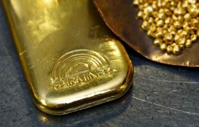 Un lingot et des pépites d'or éthiques dans un atelier Chopard à Meyrin, près de Genève, le 11 novembre 2015 Un lingot et des pépites d'or éthiques dans un atelier Chopard à Meyrin, près de Genève, le 11 novembre 2015