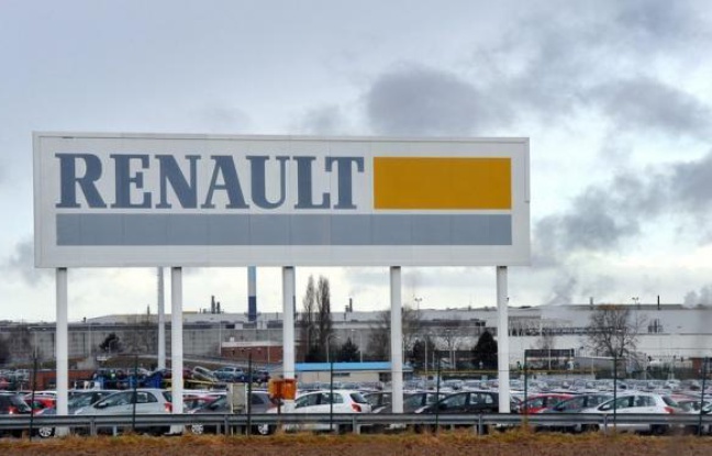 Renault a proposé mardi des départs anticipés à la retraite pour pénibilité à 3.000 salariés sur trois ans, un dispositif réclamé par les syndicats, mais qu'ils interprètent comme un dégraissage alors que la direction n'a pas encore annoncé d'embauches en parallèle. Renault a proposé mardi des départs anticipés à la retraite pour pénibilité à 3.000 salariés sur trois ans, un dispositif réclamé par les syndicats, mais qu'ils interprètent comme un dégraissage alors que la direction n'a pas encore annoncé d'embauches en parallèle.