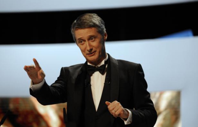 Antoine de Caunes lors de la 37e Cérémonie des Césars en 2012. Antoine de Caunes lors de la 37e Cérémonie des Césars en 2012.