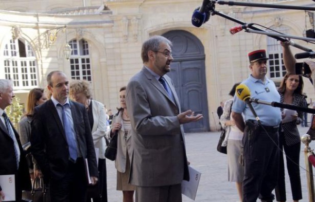 Le secrétaire général de la CFDT, François Chérèque, a estimé mercredi que la revalorisation du smic devait aussi s'accompagner d'une hausse du RSA et d'une politique plus générale sur le temps partiel. Le secrétaire général de la CFDT, François Chérèque, a estimé mercredi que la revalorisation du smic devait aussi s'accompagner d'une hausse du RSA et d'une politique plus générale sur le temps partiel.
