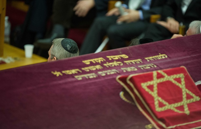 Lors d'une commémoration en hommage aux victimes de Merah dans une synagogue toulousaine. Lors d'une commémoration en hommage aux victimes de Merah dans une synagogue toulousaine.