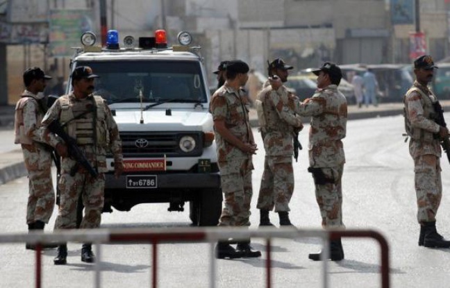 Un important cadre français d'Al-Qaïda, Naamen Meziche, proche de réseaux soupçonnés de vouloir mener des attaques en Europe, a été arrêté au Pakistan. Un important cadre français d'Al-Qaïda, Naamen Meziche, proche de réseaux soupçonnés de vouloir mener des attaques en Europe, a été arrêté au Pakistan.