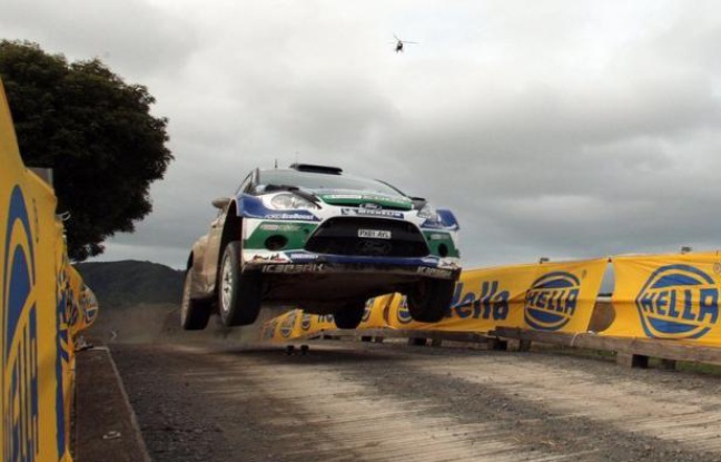 Avec 24 secondes d'avance, le Finlandais Jari-Matti Latvala (Ford) a affermi sa position en tête du rallye de Grande-Bretagne samedi, et est bien parti pour répéter sa victoire de l'an passé sur les routes galloises alors que l'arrivée est prévue dimanche Avec 24 secondes d'avance, le Finlandais Jari-Matti Latvala (Ford) a affermi sa position en tête du rallye de Grande-Bretagne samedi, et est bien parti pour répéter sa victoire de l'an passé sur les routes galloises alors que l'arrivée est prévue dimanche