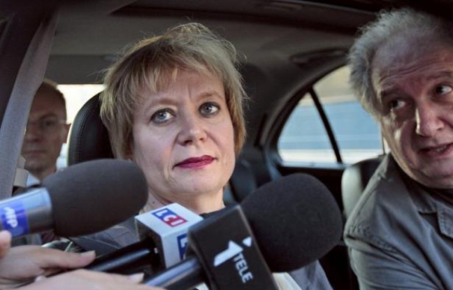 La juge de Nanterre Isabelle Prévost-Desprez a été mise en examen lundi à Bordeaux pour "violation du secret de l'instruction" par le juge Philippe Darphin, a indiqué mardi le procureur de la République de Bordeaux, Claude Laplaud. La juge de Nanterre Isabelle Prévost-Desprez a été mise en examen lundi à Bordeaux pour "violation du secret de l'instruction" par le juge Philippe Darphin, a indiqué mardi le procureur de la République de Bordeaux, Claude Laplaud.