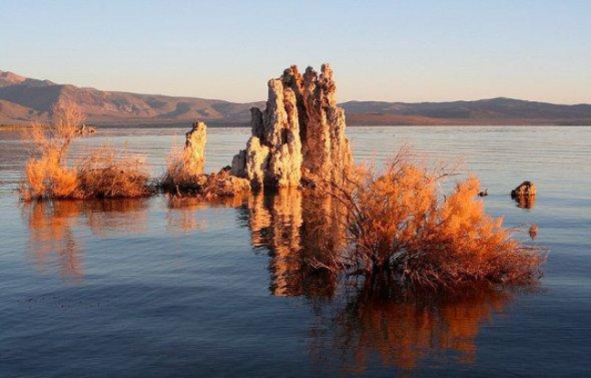 Le lac de Mono Lake, dans le parc du Yosemite, en Californie Le lac de Mono Lake, dans le parc du Yosemite, en Californie