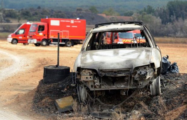 Le mineur de 14 ans, qui a reconnu être à l'origine de l'incendie qui a brûlé plus de 400 hectares dimanche autour d'Orgon (Bouches-du-Rhône), a été mis en examen mardi pour "destruction volontaire par incendie" et écroué. Le mineur de 14 ans, qui a reconnu être à l'origine de l'incendie qui a brûlé plus de 400 hectares dimanche autour d'Orgon (Bouches-du-Rhône), a été mis en examen mardi pour "destruction volontaire par incendie" et écroué.