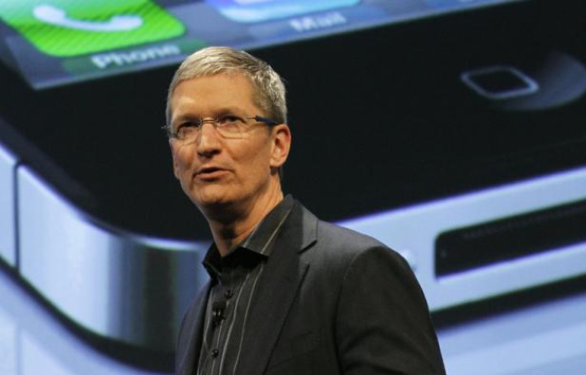 Le nouveau directeur général d'Apple, Tim Cook, ici photographié lors du lancement de l'iPhone 4 sur le réseau Verizon, le 23 février 2011. Le nouveau directeur général d'Apple, Tim Cook, ici photographié lors du lancement de l'iPhone 4 sur le réseau Verizon, le 23 février 2011.