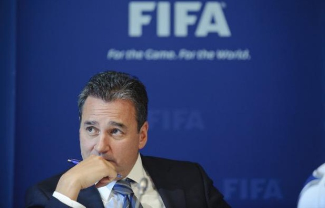 Le nouveau comité d'éthique de la Fifa va enquêter sur les conditions d'attribution des Coupes du monde 2018 et 2022, respectivement à la Russie et au Qatar, a annoncé dimanche Michael Garcia, qui en préside de la chambre d'instruction. Le nouveau comité d'éthique de la Fifa va enquêter sur les conditions d'attribution des Coupes du monde 2018 et 2022, respectivement à la Russie et au Qatar, a annoncé dimanche Michael Garcia, qui en préside de la chambre d'instruction.