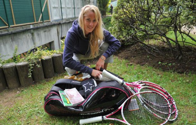 La joueuse de tennis Mathilde Johansson, le 1er juin 2012 à Roland-Garros. La joueuse de tennis Mathilde Johansson, le 1er juin 2012 à Roland-Garros.