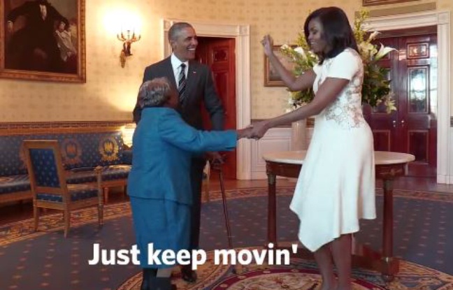 Virginia McLaurin, 106 ans, danse avec Barack et Michelle Obama à la Maison-Blanche. Virginia McLaurin, 106 ans, danse avec Barack et Michelle Obama à la Maison-Blanche.