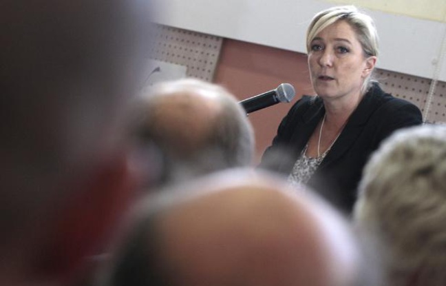 Marine Le Pen le 23 mai 2013 à Hénin-Beaumont. Marine Le Pen le 23 mai 2013 à Hénin-Beaumont.