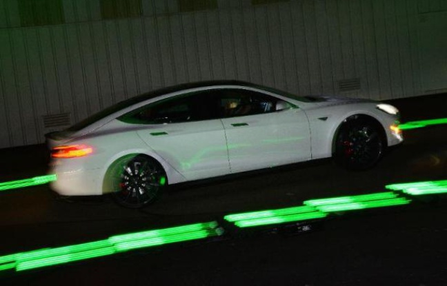 A new Tesla & quot; D & quot; test & # XE9 e & # xE0; was & # XE9; airport Hawthorne Los Angeles, October 9, 2014