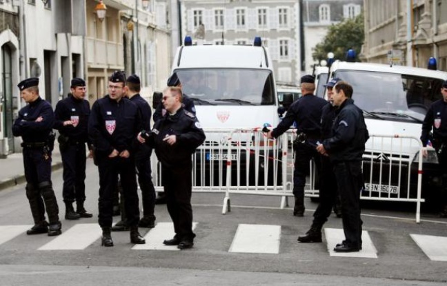 Le ministère espagnol de l'Intérieur a annoncé mercredi l'arrestation, près de Pau, en France, de Juan Maria Mugica Dorronsoro, membre du groupe basque armé ETA, accusé de tentative d'attentat en 2001 contre le chef du gouvernement de l'époque, José Maria Aznar. Le ministère espagnol de l'Intérieur a annoncé mercredi l'arrestation, près de Pau, en France, de Juan Maria Mugica Dorronsoro, membre du groupe basque armé ETA, accusé de tentative d'attentat en 2001 contre le chef du gouvernement de l'époque, José Maria Aznar.