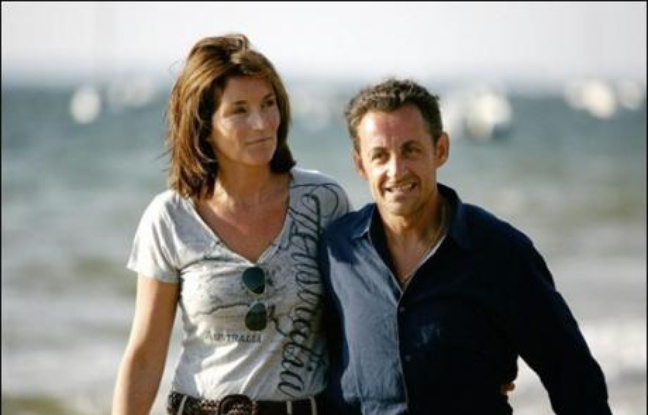 Les prétendants à l'Elysée ont décidé de jouer, pour des raisons diverses, la carte de la discrétion sur leur vie familiale, contrairement à la campagne présidentielle de 2002 où les candidats s'affichaient volontiers avec leur conjoint et enfants. Les prétendants à l'Elysée ont décidé de jouer, pour des raisons diverses, la carte de la discrétion sur leur vie familiale, contrairement à la campagne présidentielle de 2002 où les candidats s'affichaient volontiers avec leur conjoint et enfants.