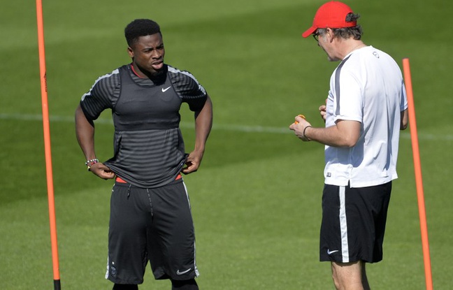 Serge Aurier et Laurent Blanc à l'entraînement du PSG, le 14 avril 2015. Serge Aurier et Laurent Blanc à l'entraînement du PSG, le 14 avril 2015.