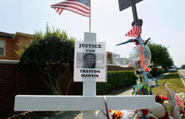 La justice va engager des poursuites mercredi contre George Zimmerman, l'homme qui a tué Trayvon Martin, un mois et demi après le meurtre en Floride de ce jeune Noir qui suscite une vive émotion aux Etats-Unis. La justice va engager des poursuites mercredi contre George Zimmerman, l'homme qui a tué Trayvon Martin, un mois et demi après le meurtre en Floride de ce jeune Noir qui suscite une vive émotion aux Etats-Unis.
