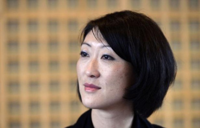 La ministre de l'Economie numérique, Fleur Pellerin, a mis en garde mercredi contre des "peurs irrationnelles" liées aux ondes radioélectriques, dont "la dangerosité n'est pas scientifiquement étayée", tout en promouvant les kits mains libres pour réduire l'exposition. La ministre de l'Economie numérique, Fleur Pellerin, a mis en garde mercredi contre des "peurs irrationnelles" liées aux ondes radioélectriques, dont "la dangerosité n'est pas scientifiquement étayée", tout en promouvant les kits mains libres pour réduire l'exposition.