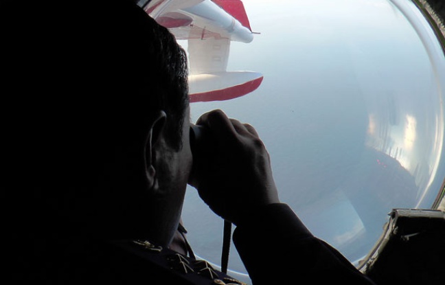 Lundi 10 mars 2014, la mairine malaysienne recherche des débris de l'avion disparu en mer. Lundi 10 mars 2014, la mairine malaysienne recherche des débris de l'avion disparu en mer.