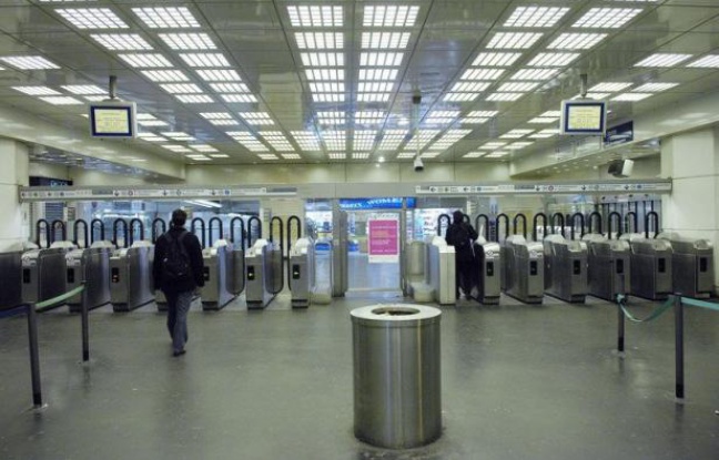Le dézonage du Pass Navigo les week-end et jours fériés, autrement dit la possibilité pour un usager d'aller partout en Ile-de-France quel que soit son abonnement, à partir du 1er septembre, a été adopté mercredi, a annoncé le Stif, l'autorité organisatrice des transports. Le dézonage du Pass Navigo les week-end et jours fériés, autrement dit la possibilité pour un usager d'aller partout en Ile-de-France quel que soit son abonnement, à partir du 1er septembre, a été adopté mercredi, a annoncé le Stif, l'autorité organisatrice des transports.