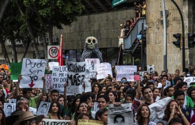 Manifestation pour obtenir justice dans la disparition de 43 étudiants, le 22 octobre 2014 à Guadalajara, au Mexique Manifestation pour obtenir justice dans la disparition de 43 étudiants, le 22 octobre 2014 à Guadalajara, au Mexique