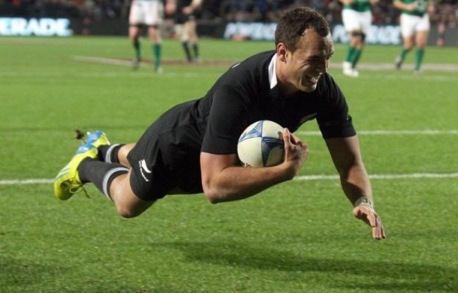 Les All Blacks néo-zélandais, impériaux, ont puni les Irlandais de les avoir accrochés une semaine plus tôt, en leur infligeant samedi un 60-0 à neuf essais au Waikato Stadium de Hamilton, pour un triplé victorieux Les All Blacks néo-zélandais, impériaux, ont puni les Irlandais de les avoir accrochés une semaine plus tôt, en leur infligeant samedi un 60-0 à neuf essais au Waikato Stadium de Hamilton, pour un triplé victorieux
