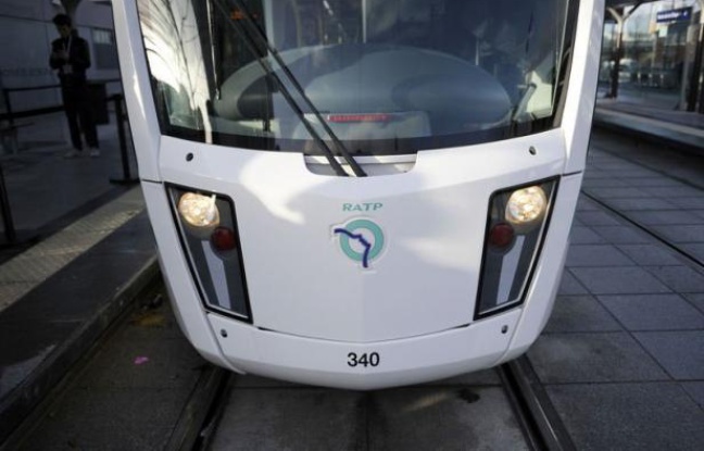Le second tronçon du tramway parisien T3, courant sur 14,5 km de la Porte d'Ivry (est) à la Porte de la Chapelle, dans le nord de la capitale, a été inauguré et mis en service samedi. Le second tronçon du tramway parisien T3, courant sur 14,5 km de la Porte d'Ivry (est) à la Porte de la Chapelle, dans le nord de la capitale, a été inauguré et mis en service samedi.