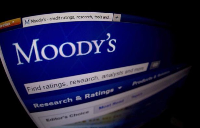 L'agence de notation Moody's a laissé jeudi inchangée la note de la France, Aaa avec perspective négative, indiquant qu'elle se donne quelques mois pour évaluer la politique économique du gouvernement dans un environnement économique difficile en zone euro. L'agence de notation Moody's a laissé jeudi inchangée la note de la France, Aaa avec perspective négative, indiquant qu'elle se donne quelques mois pour évaluer la politique économique du gouvernement dans un environnement économique difficile en zone euro.
