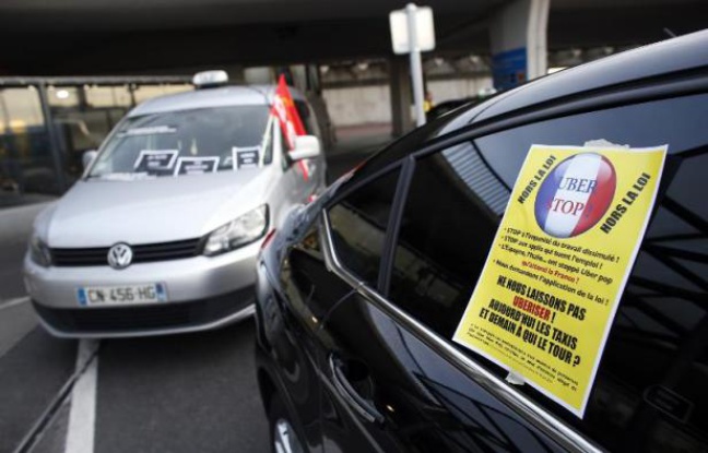 Manifestation de taxis le 25 juin 2015 à Orly Manifestation de taxis le 25 juin 2015 à Orly