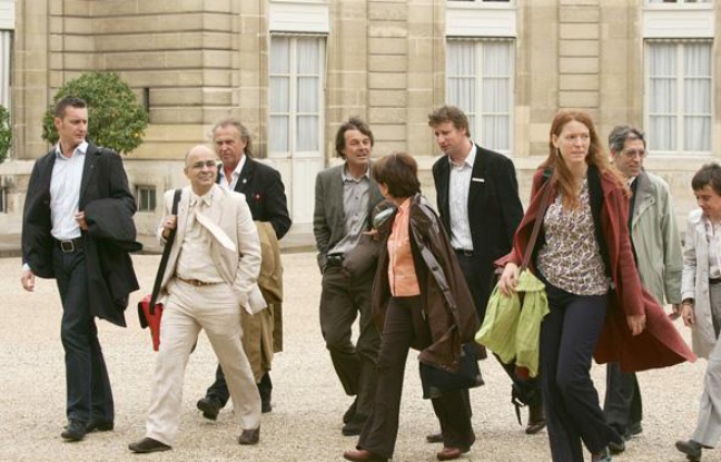 Les ONG reçues à l'Elysée pour préparer le Grenelle de l'Environnement, en mai 2007. Les ONG reçues à l'Elysée pour préparer le Grenelle de l'Environnement, en mai 2007.