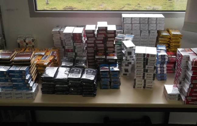 562 paquets de cigarettes et de tabac ont été retrouvés par les gendarmes dans un domicile d'Aurignac, en Haute-Garonne, le 4 janvier 2016. 562 paquets de cigarettes et de tabac ont été retrouvés par les gendarmes dans un domicile d'Aurignac, en Haute-Garonne, le 4 janvier 2016.