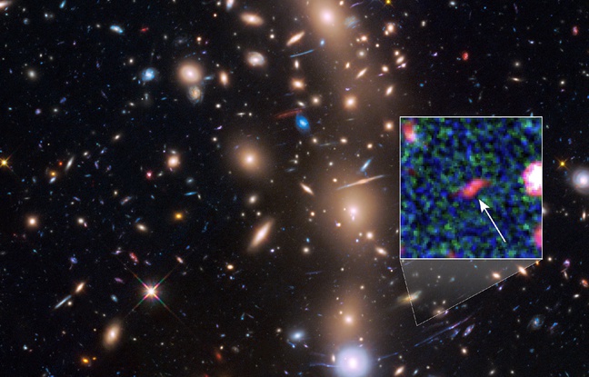 La galaxie Tayna observée grâce à Hubble et Spitzer. La galaxie Tayna observée grâce à Hubble et Spitzer.