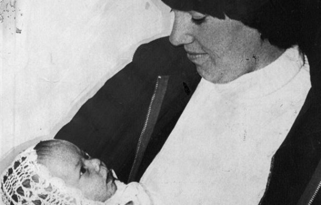 Lindy Chamberlain et sa fille Azaria en 1980. Lindy Chamberlain et sa fille Azaria en 1980.